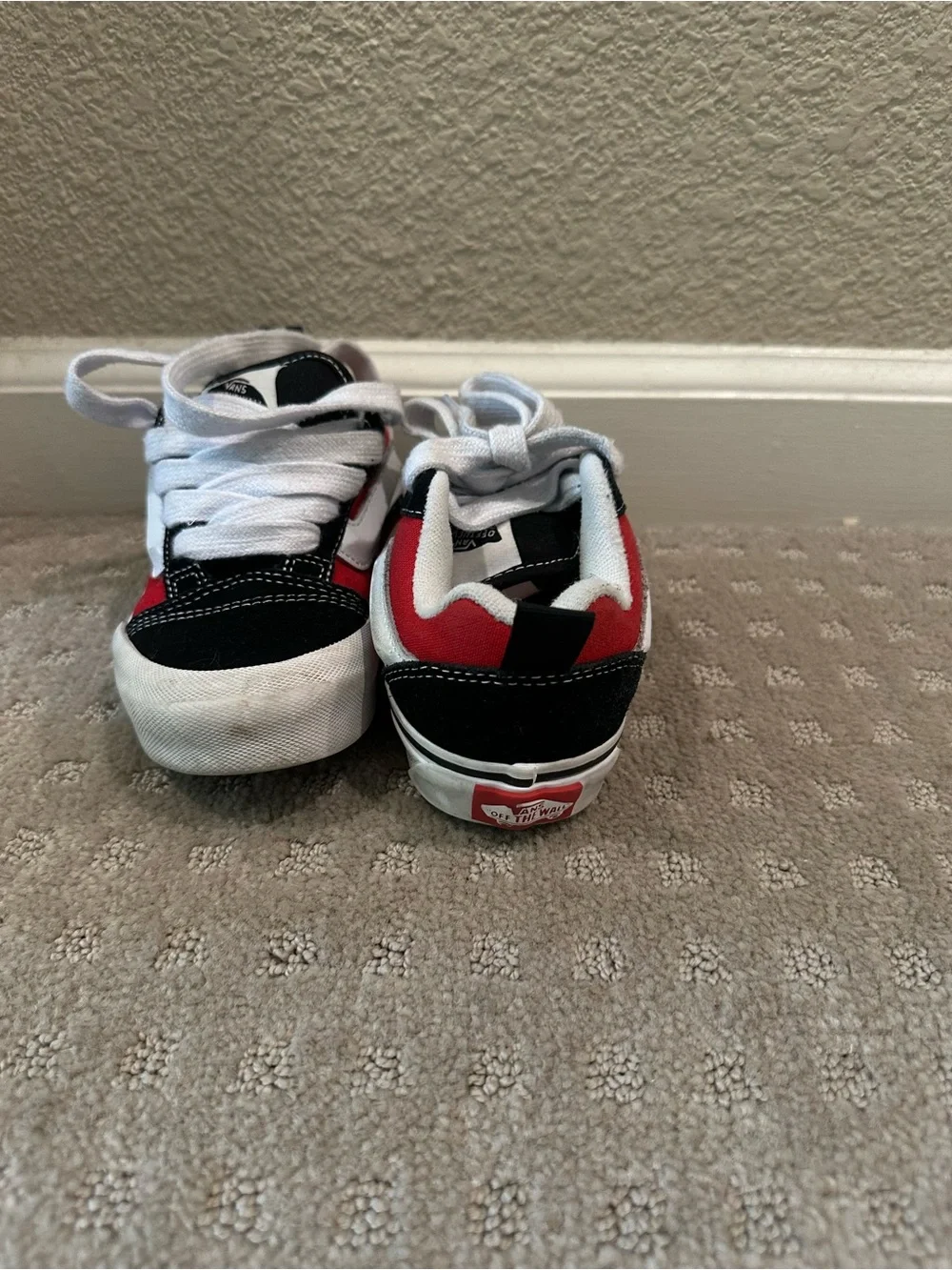 Vans Kids Low-Top Sneakers in Black, White & Red